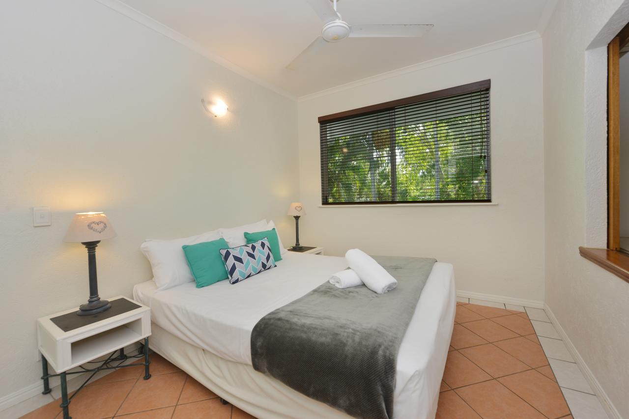 Seascape Holidays - Coral Apartments Port Douglas Exterior photo