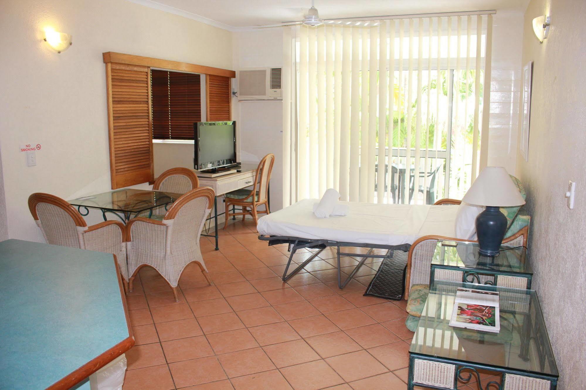 Seascape Holidays - Coral Apartments Port Douglas Exterior photo